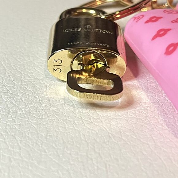 Louis Vuitton Lock and Key Set # 313 with a Mini Bag Charm Keychain - Picture 3 of 5